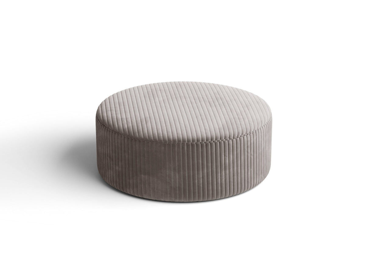 Weisser Pouf Dia von Micadoni mit strukturiertem Bouclé-Stoff, quadratischer Form und niedrigen Beinen aus Polypropylen.