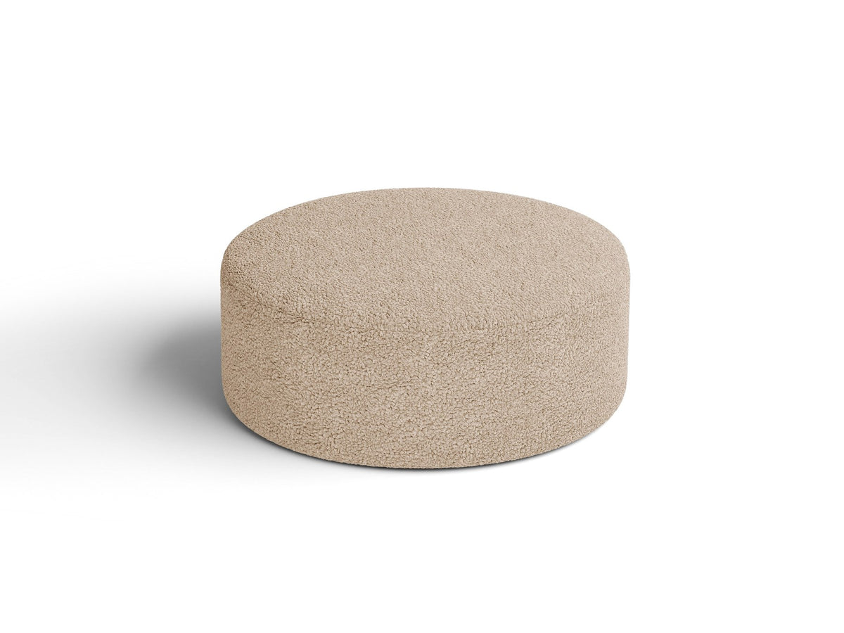 Weisser Pouf Dia von Micadoni mit strukturiertem Bouclé-Stoff, quadratischer Form und niedrigen Beinen aus Polypropylen.