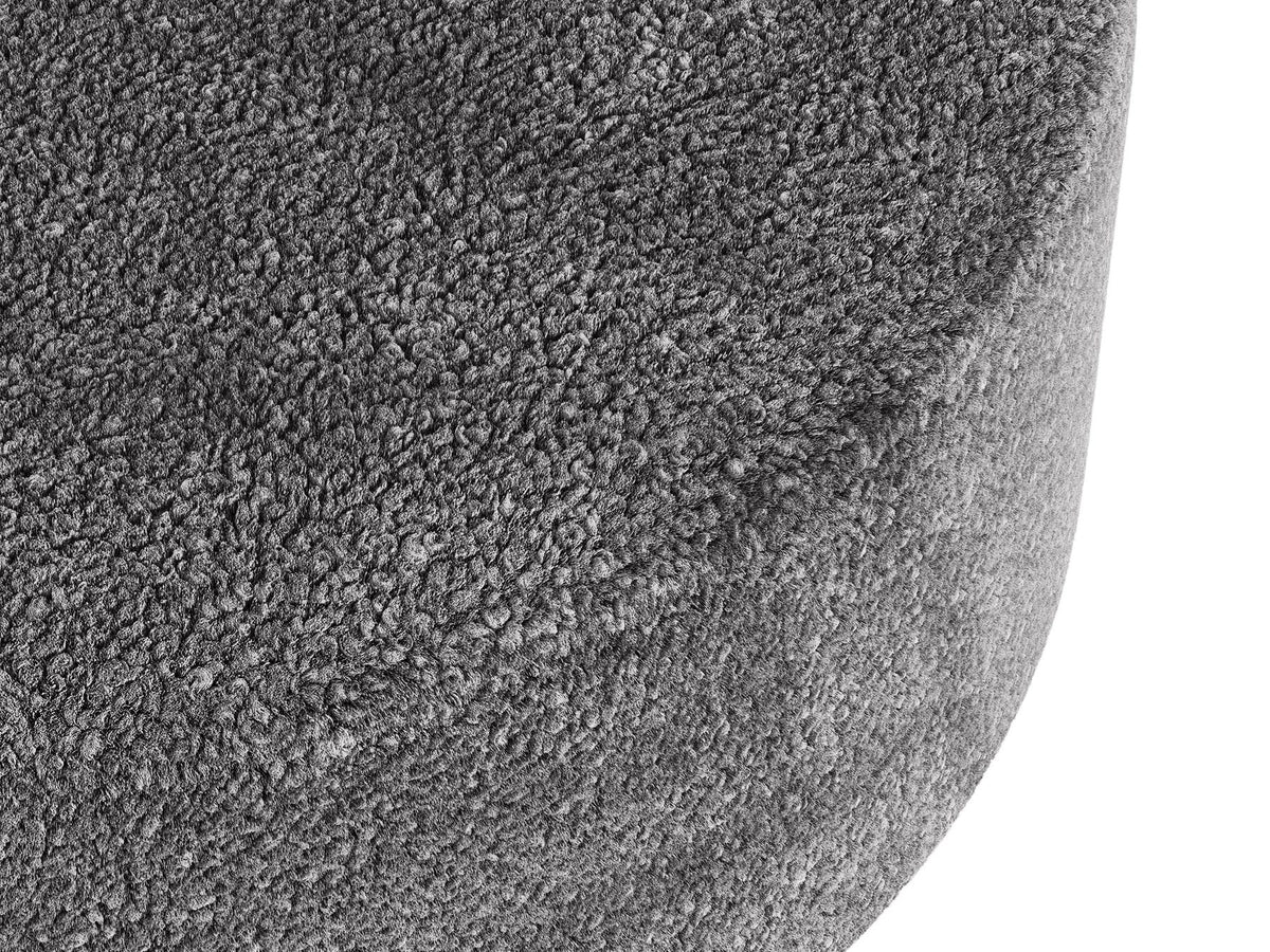 Weisser Pouf Dia von Micadoni mit strukturiertem Bouclé-Stoff, quadratischer Form und niedrigen Beinen aus Polypropylen.