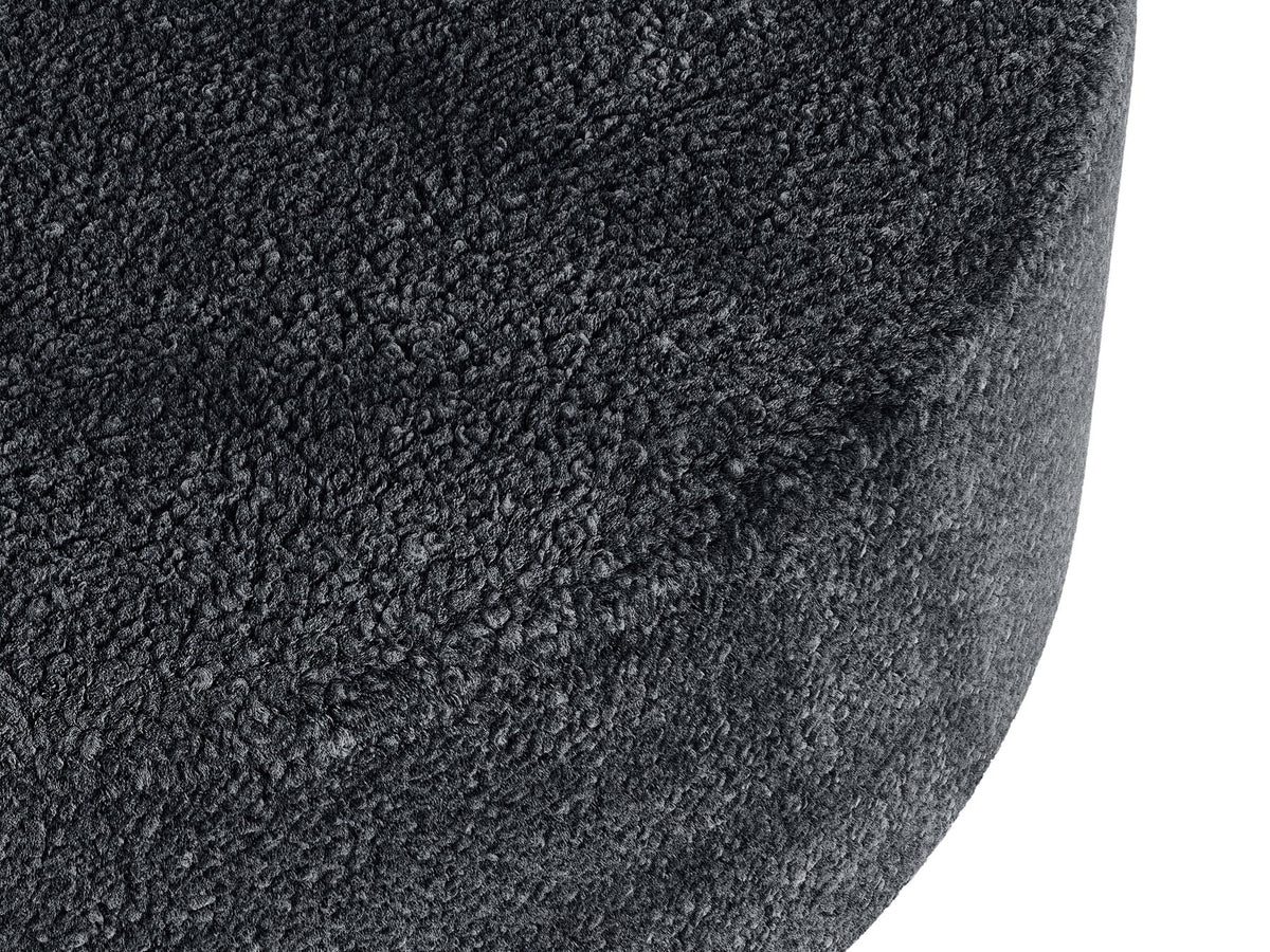 Weisser Pouf Dia von Micadoni mit strukturiertem Bouclé-Stoff, quadratischer Form und niedrigen Beinen aus Polypropylen.