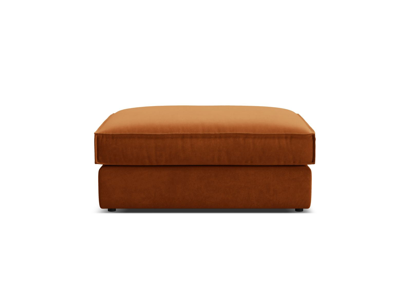 Eleganter 1-Sitzer Pouf Pola in warmem Terracotta-Ton, ideal für stilvolle Wohnräume. Hochwertige Verarbeitung von Micadoni.
