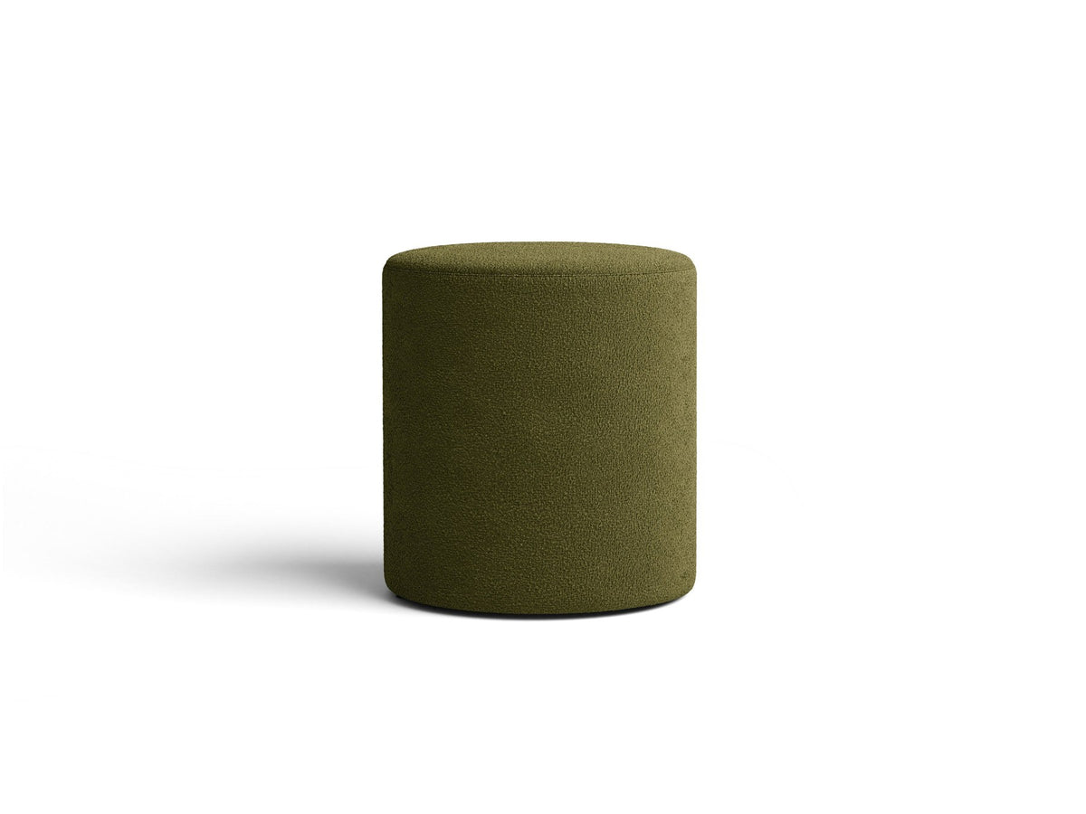 Pouf Dia von Micadoni mit strukturiertem Bouclé-Stoff, quadratischer Sitzfläche und kurzen Beinen aus Polypropylen.