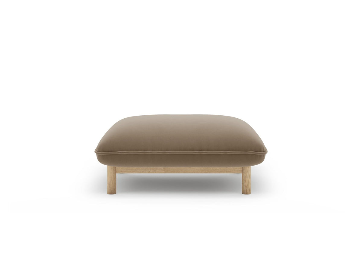 Runder Pouf Ada in Mandel beige mit Casino-Veloursbezug und sichtbaren Holzbeinen, Sitzhöhe 44 cm, hergestellt von Micadoni.