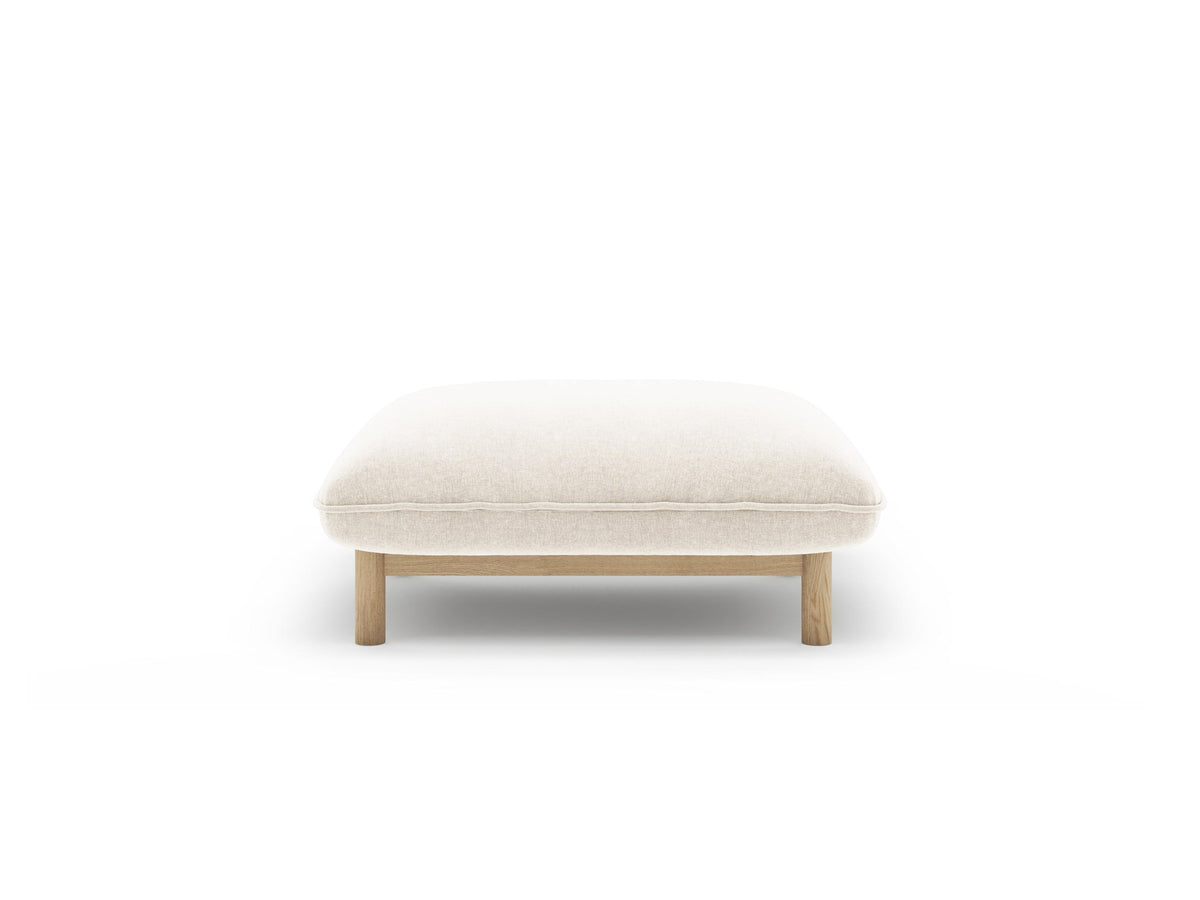 Runder Pouf Ada in Mandel beige mit Casino-Veloursbezug und sichtbaren Holzbeinen, Sitzhöhe 44 cm, hergestellt von Micadoni.
