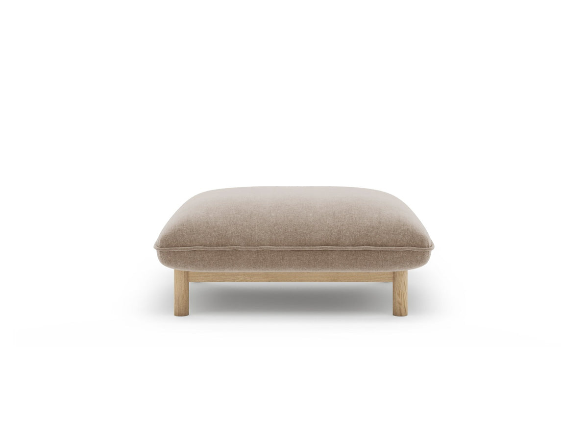 Runder Pouf Ada in Mandel beige mit Casino-Veloursbezug und sichtbaren Holzbeinen, Sitzhöhe 44 cm, hergestellt von Micadoni.
