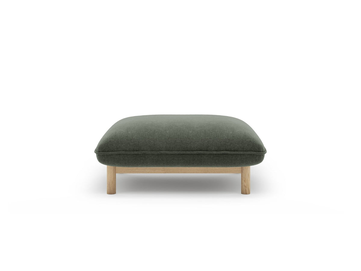 Runder Pouf Ada in Mandel beige mit Casino-Veloursbezug und sichtbaren Holzbeinen, Sitzhöhe 44 cm, hergestellt von Micadoni.
