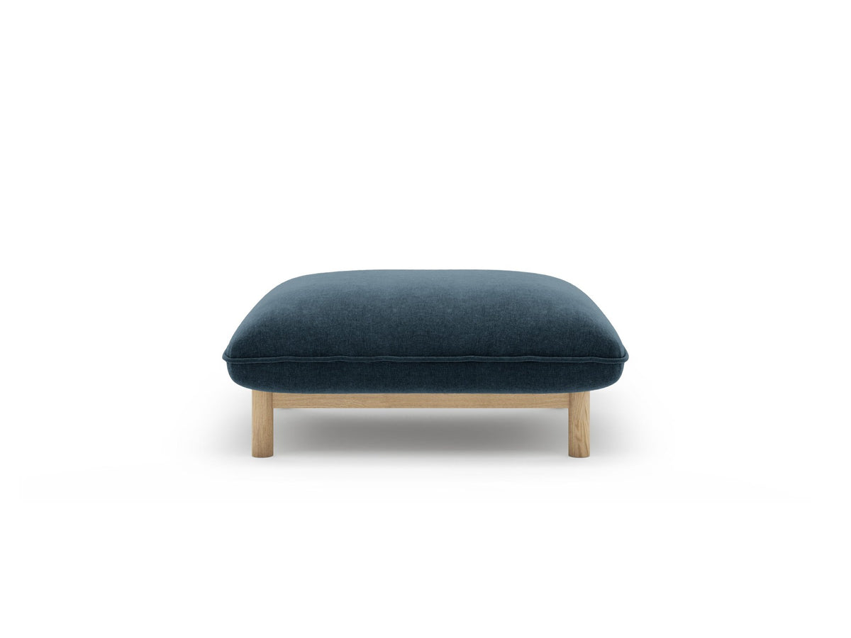 Runder Pouf Ada in Mandel beige mit Casino-Veloursbezug und sichtbaren Holzbeinen, Sitzhöhe 44 cm, hergestellt von Micadoni.