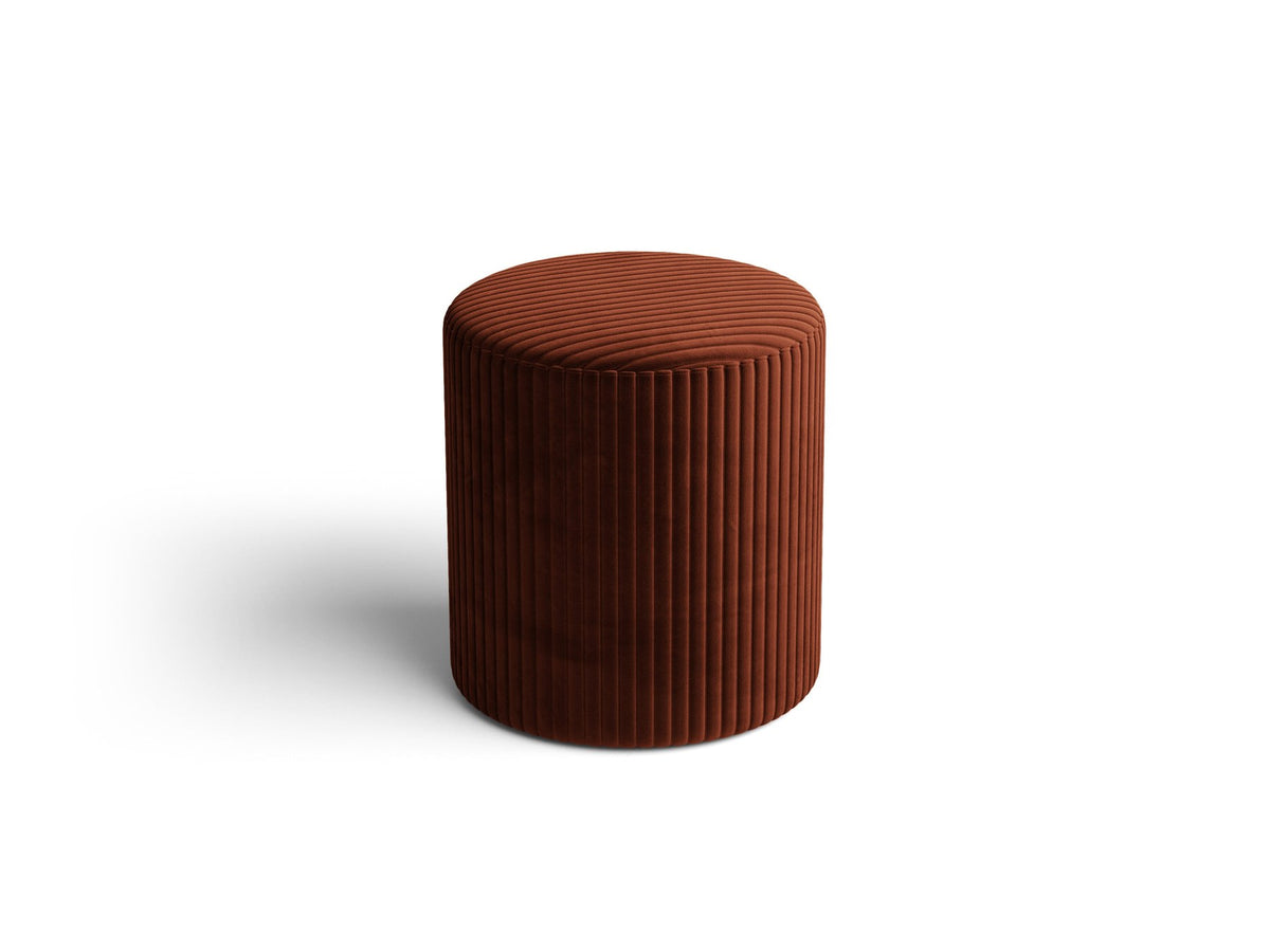 Pouf Dia von Micadoni mit strukturiertem Bouclé-Stoff, quadratischer Sitzfläche und kurzen Beinen aus Polypropylen.