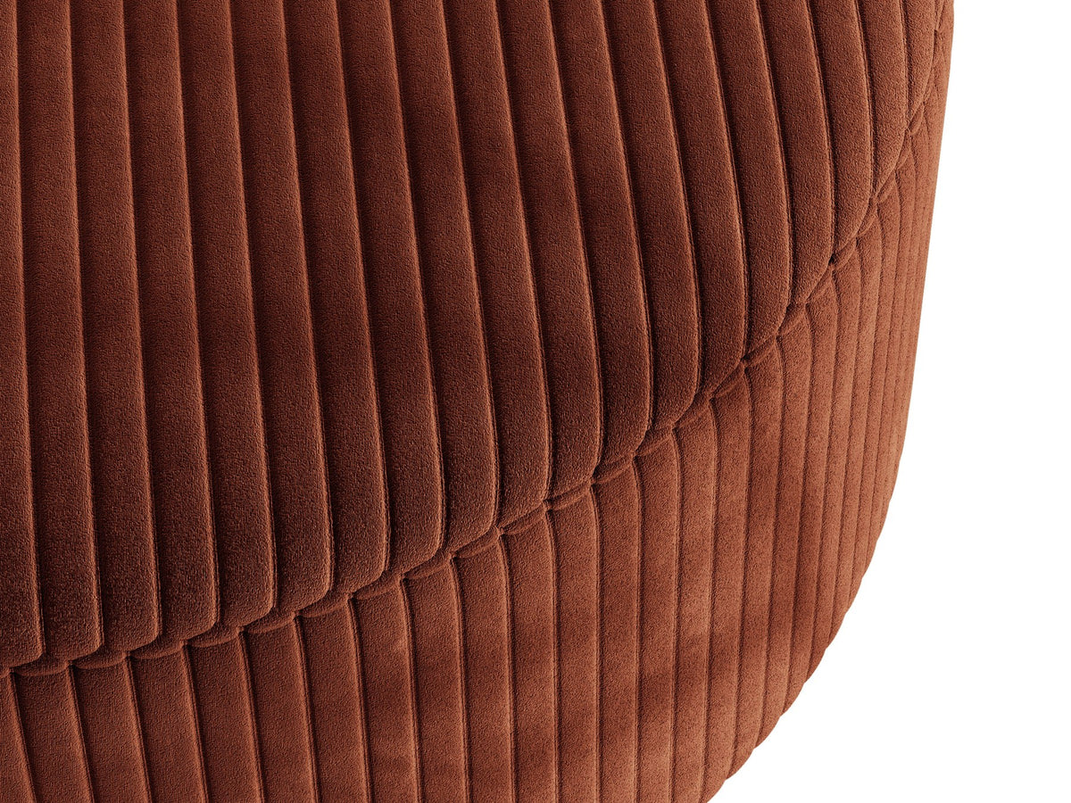 Pouf Dia von Micadoni mit strukturiertem Bouclé-Stoff, quadratischer Sitzfläche und kurzen Beinen aus Polypropylen.