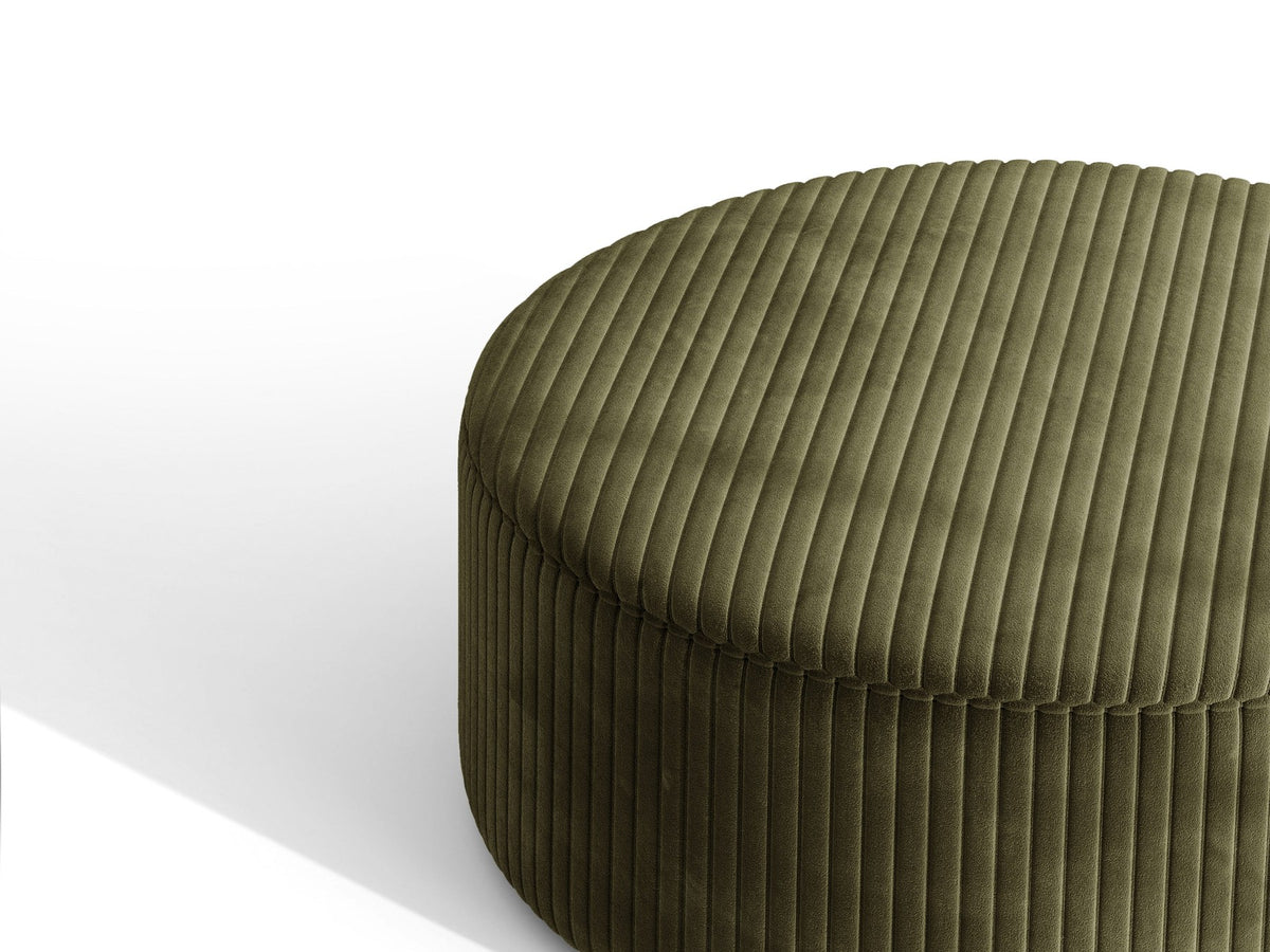 Pouf Dia von Micadoni mit strukturiertem Bouclé-Stoff, quadratischer Sitzfläche und kurzen Beinen aus Polypropylen.