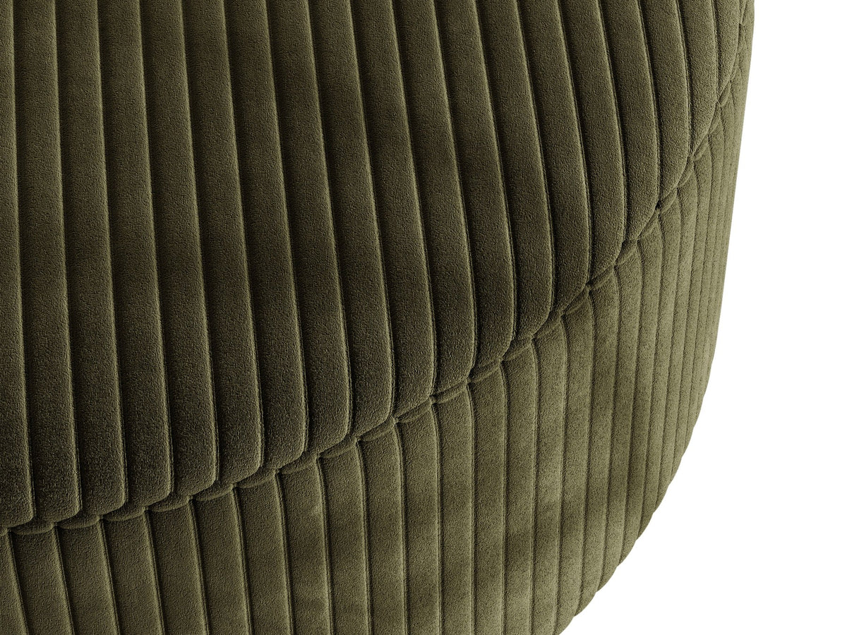 Pouf Dia von Micadoni mit strukturiertem Bouclé-Stoff, quadratischer Sitzfläche und kurzen Beinen aus Polypropylen.