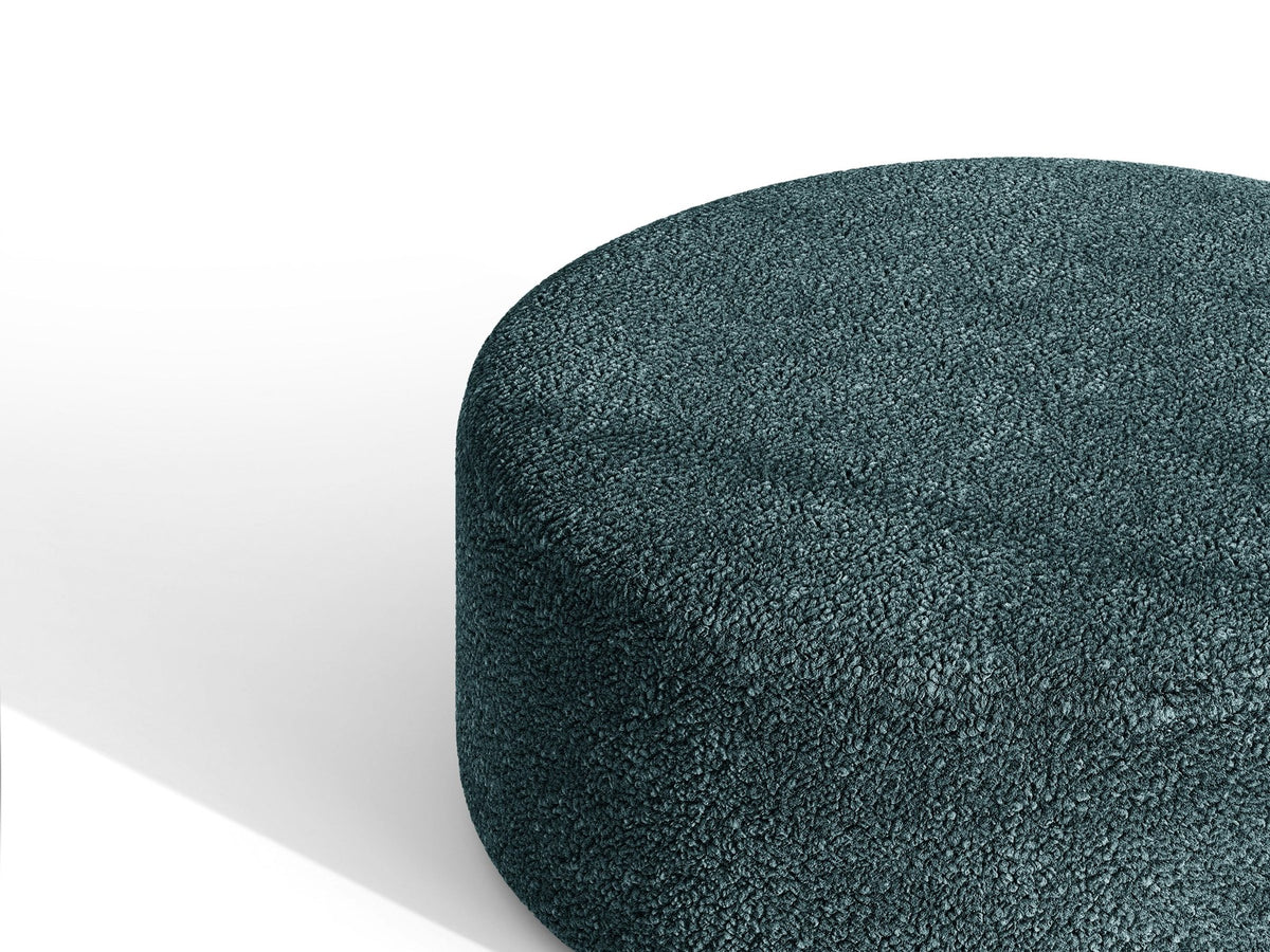 Pouf Dia von Micadoni mit strukturiertem Bouclé-Stoff, quadratischer Sitzfläche und kurzen Beinen aus Polypropylen.