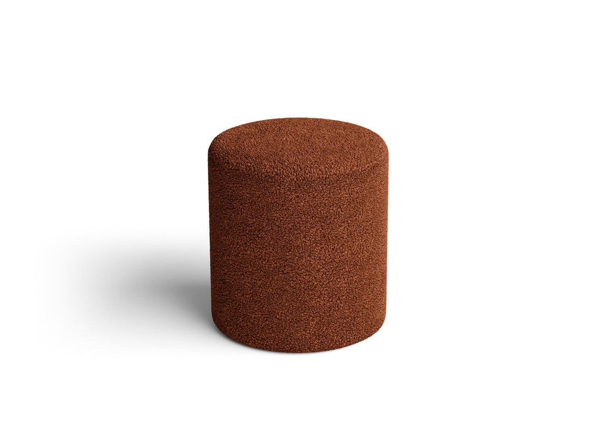 Pouf Dia von Micadoni mit strukturiertem Bouclé-Stoff, quadratischer Sitzfläche und kurzen Beinen aus Polypropylen.