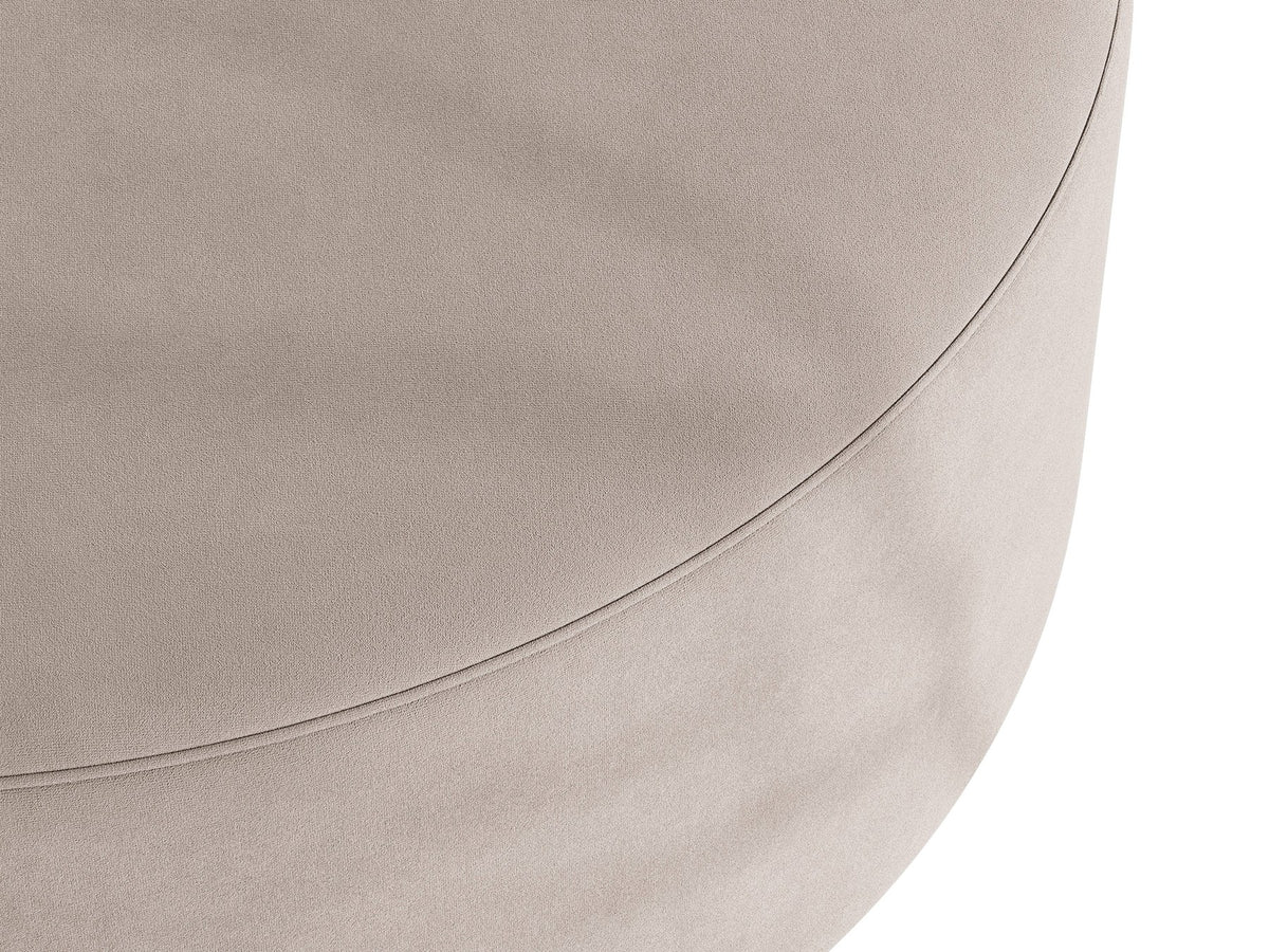 Pouf Dia von Micadoni mit strukturiertem Bouclé-Stoff, quadratischer Sitzfläche und kurzen Beinen aus Polypropylen.