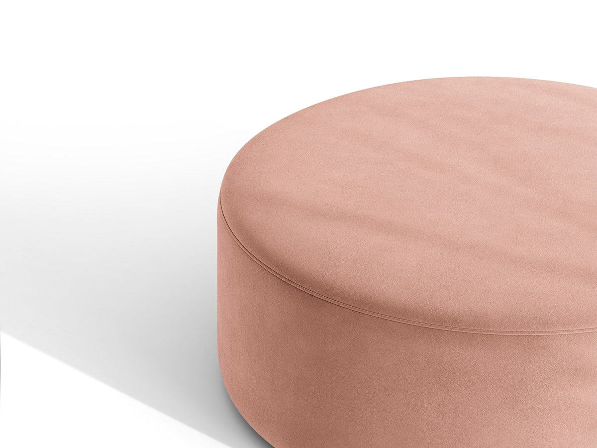 Pouf Dia von Micadoni mit strukturiertem Bouclé-Stoff, quadratischer Sitzfläche und kurzen Beinen aus Polypropylen.