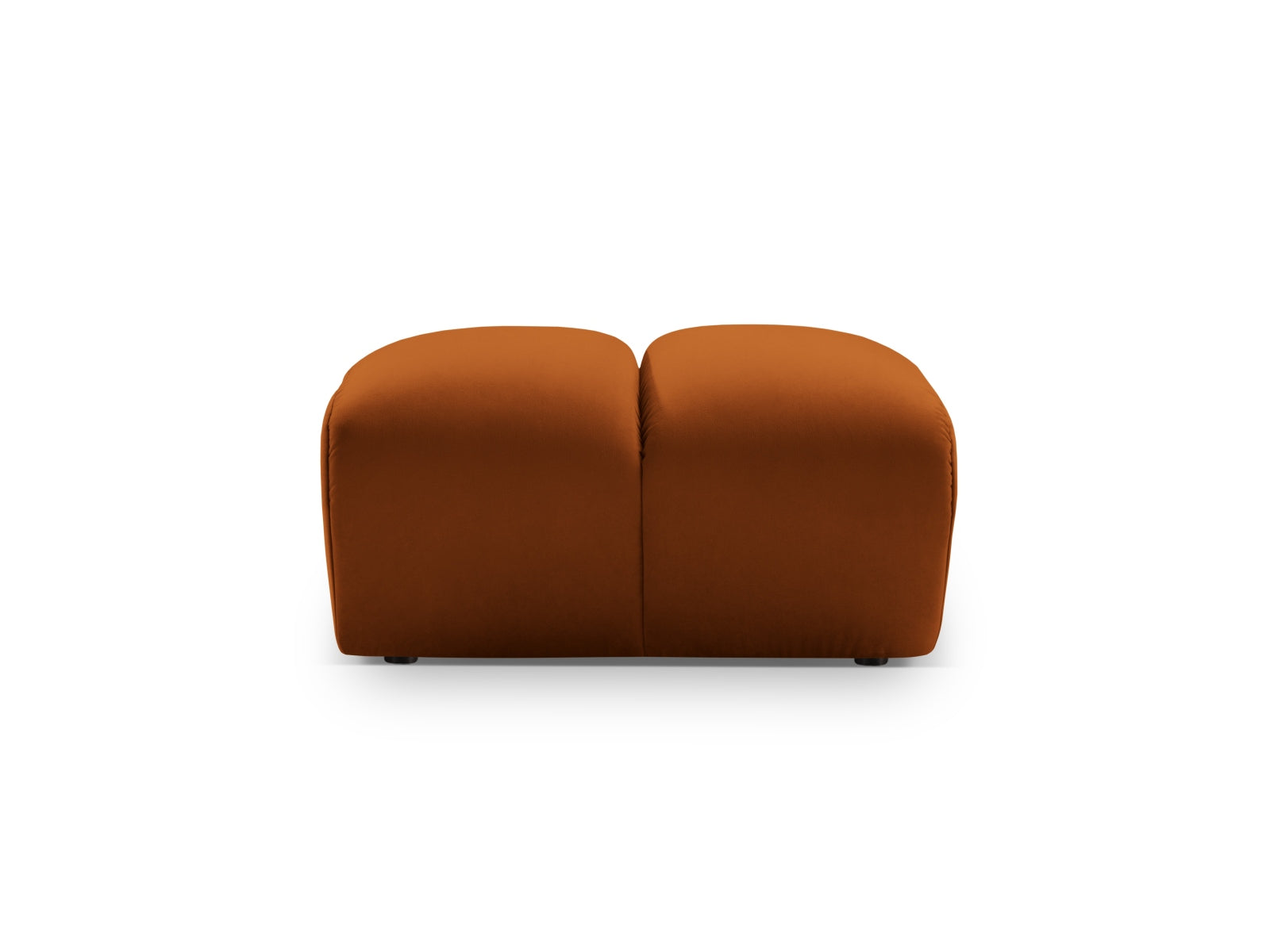 Eleganter Diana Velour Pouf in warmem Terracotta, ideal als modulares Sofa-Element für stilvolle Wohnräume.