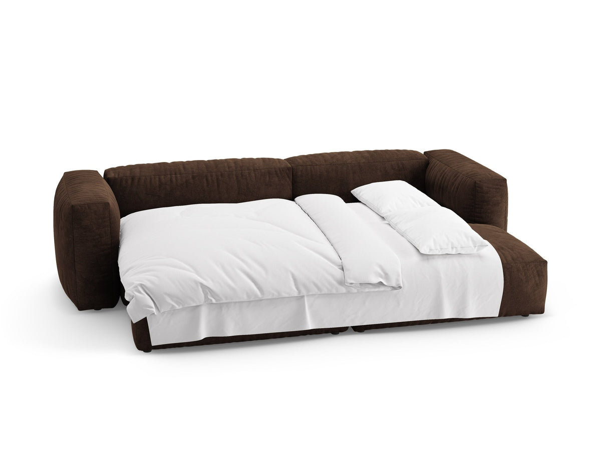 Micadoni Martina Ecksofa mit Schlaffunktion in Schokolade, rechtsseitige Ausrichtung, Veloursstoff Vogue, schwarze Kunststoffbeine.