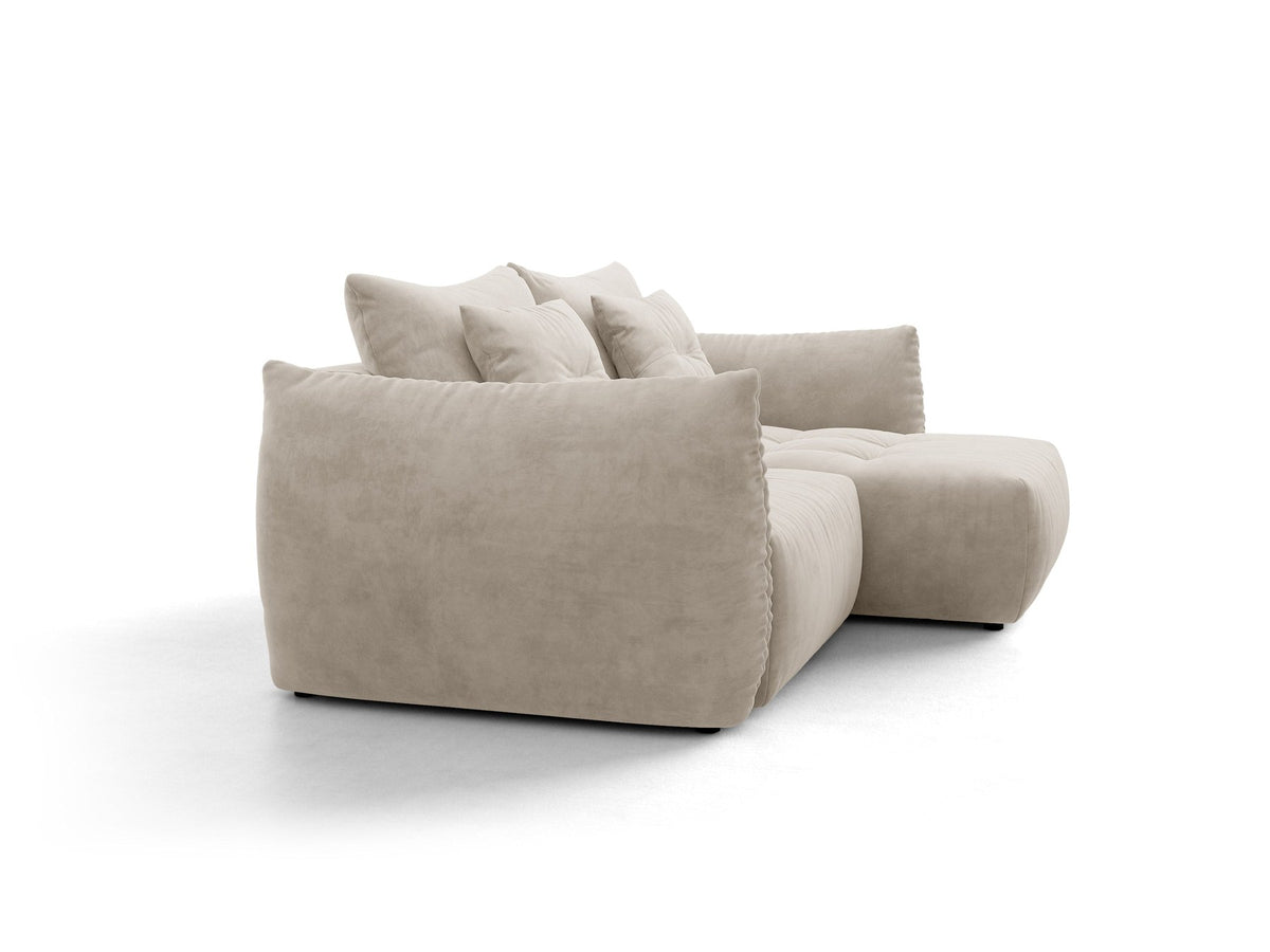 Ecksofa Bloom mit Schlaffunktion von Micadoni in Sand, Bettsofa rechts mit Casino-Veloursbezug und schwarzen Kunststoffbeinen.
