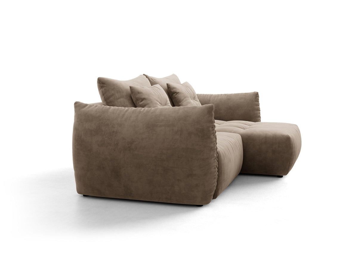 Ecksofa Bloom mit Schlaffunktion von Micadoni in Sand, Bettsofa rechts mit Casino-Veloursbezug und schwarzen Kunststoffbeinen.