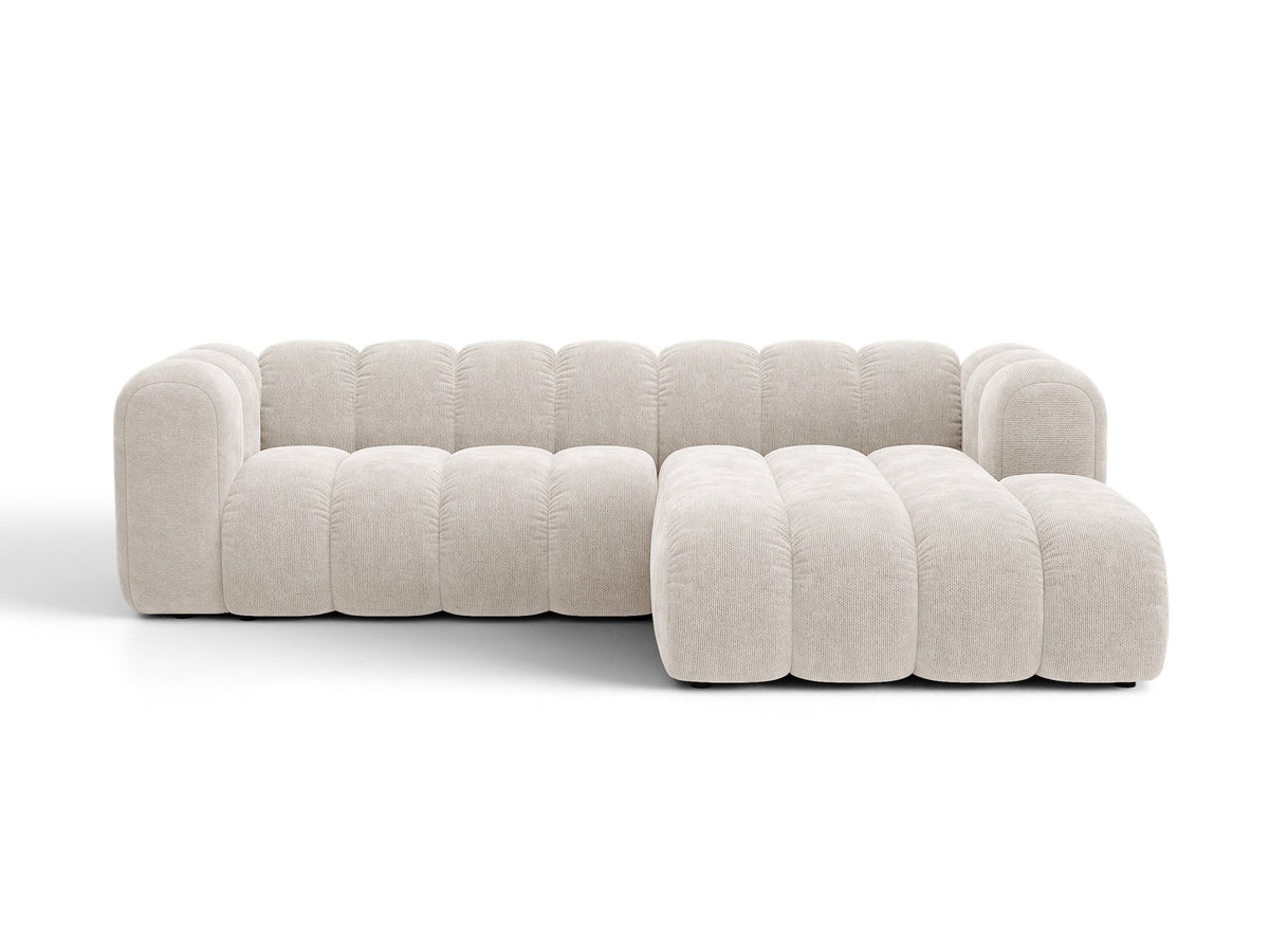 Beiges Ecksofa Lupine von Micadoni mit rechter Ausrichtung, Stoffbezug Eden Pearl, schwarzen Kunststoffbeinen und integriertem Bettkasten.