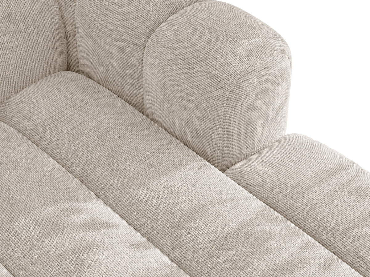 Beiges Ecksofa Lupine von Micadoni mit rechter Ausrichtung, Stoffbezug Eden Pearl, schwarzen Kunststoffbeinen und integriertem Bettkasten.