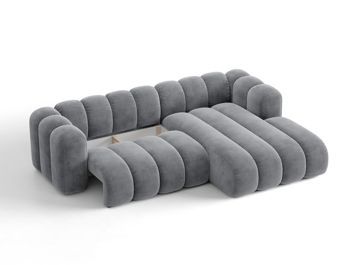 Beiges Ecksofa Lupine von Micadoni mit rechter Ausrichtung, Stoffbezug Eden Pearl, schwarzen Kunststoffbeinen und integriertem Bettkasten.
