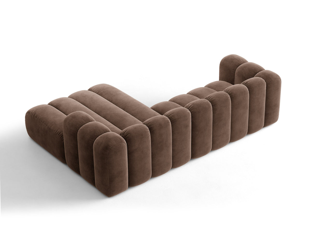 Beiges Ecksofa Lupine von Micadoni mit rechter Ausrichtung, Stoffbezug Eden Pearl, schwarzen Kunststoffbeinen und integriertem Bettkasten.