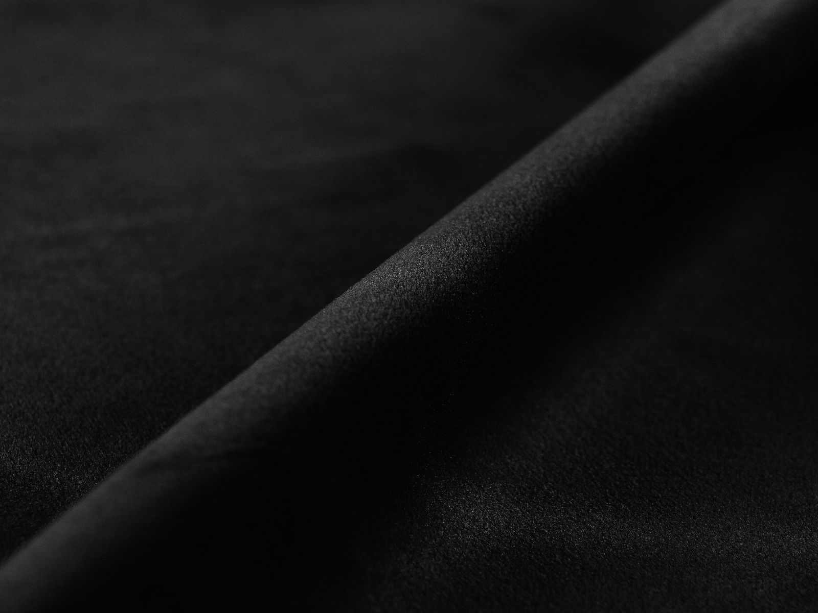 Elegantes 3-Sitzer Ecksofa Victor in Schwarz, ideal für Wohnräume, bietet Schlaffunktion und Stauraum für zusätzlichen Komfort.