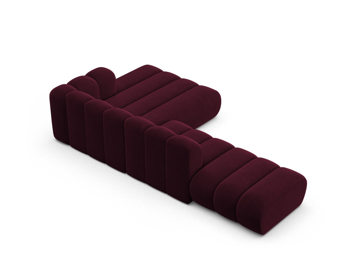 Beiges L-Sofa Lupine von Micadoni mit Venus-Samtstoffbezug, schwarzen Kunststoffbeinen und rechter Ausrichtung, Grösse 299x177x70 cm.