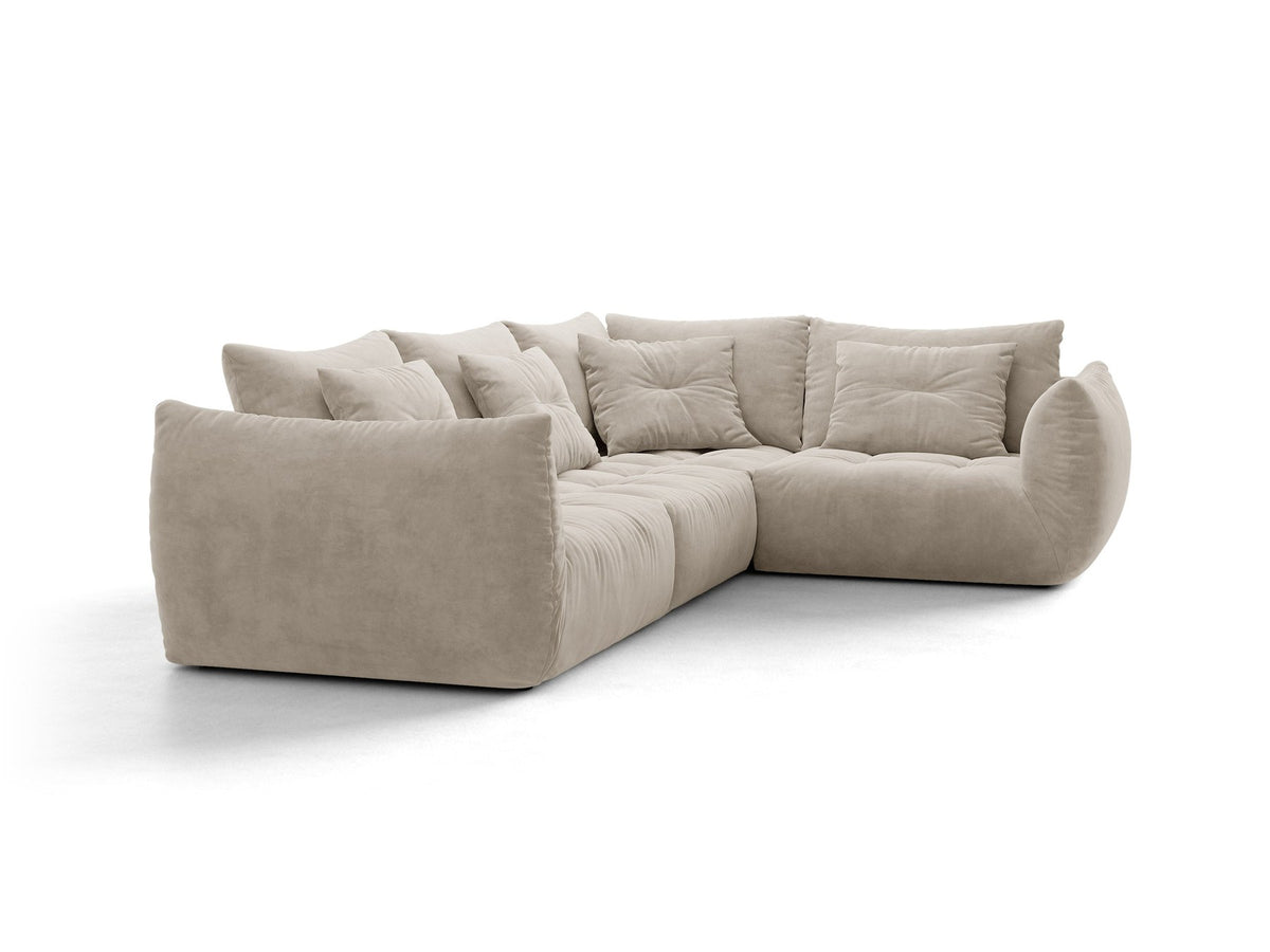 Ecksofa rechts Bloom von Micadoni in leichtem Beige, Veloursstoff Casino Pearl, schwarze Kunststoffbeine, moderne Polstermöbel-Form.