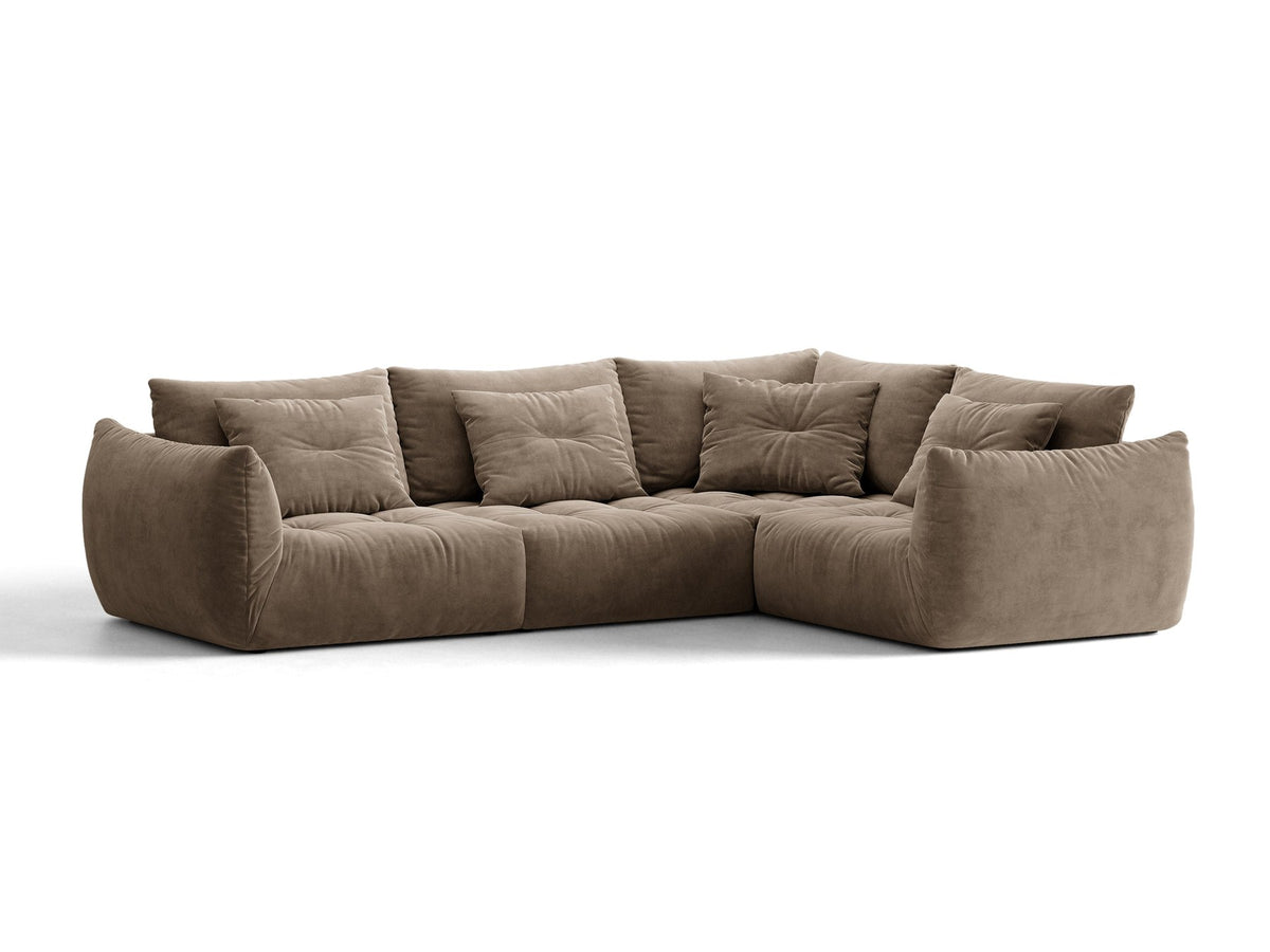 Ecksofa rechts Bloom von Micadoni in leichtem Beige, Veloursstoff Casino Pearl, schwarze Kunststoffbeine, moderne Polstermöbel-Form.