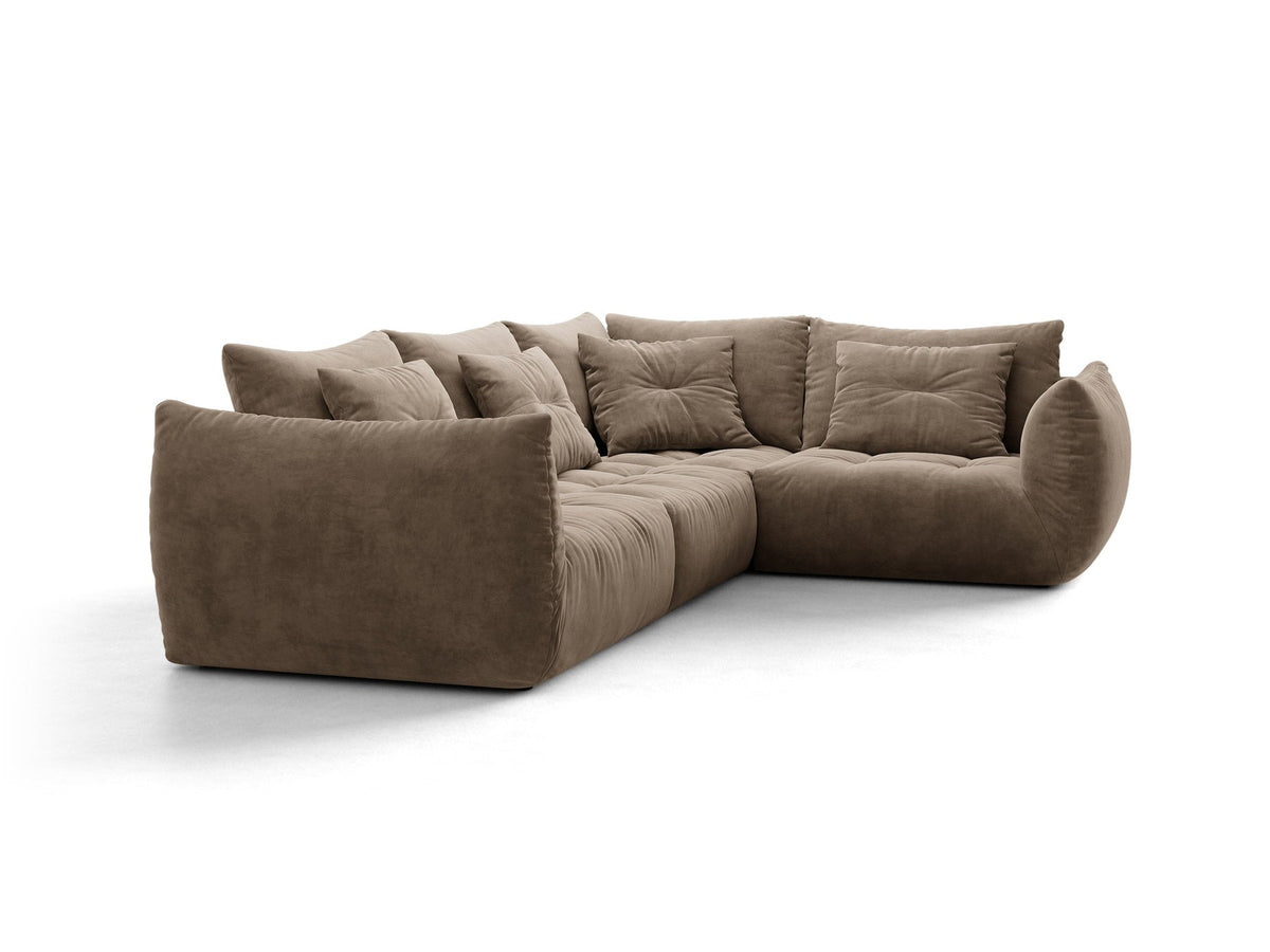 Ecksofa rechts Bloom von Micadoni in leichtem Beige, Veloursstoff Casino Pearl, schwarze Kunststoffbeine, moderne Polstermöbel-Form.