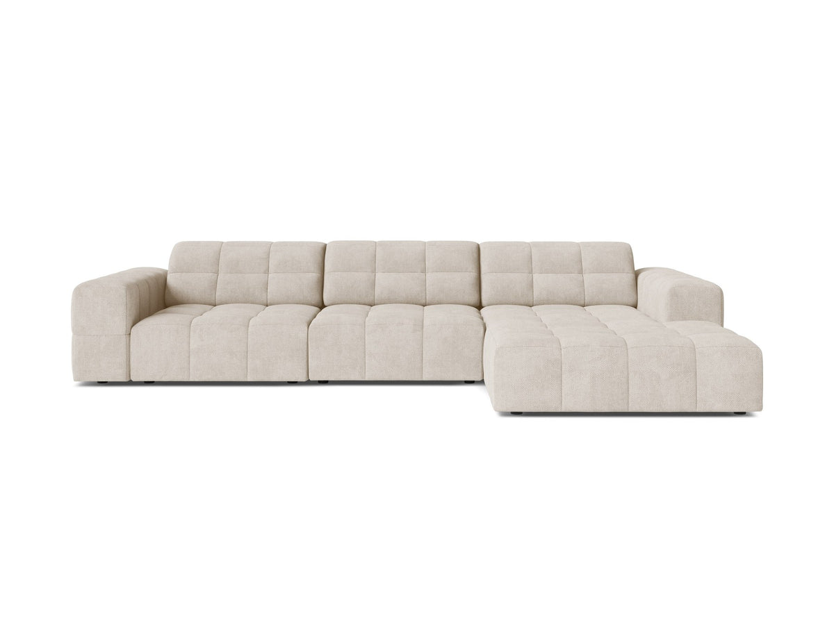Ecksofa Jennifer von Micadoni in leichtem Beige, L-Form mit rechter Ausrichtung, Bluvel-Stoff und schwarzen Kunststoffbeinen.