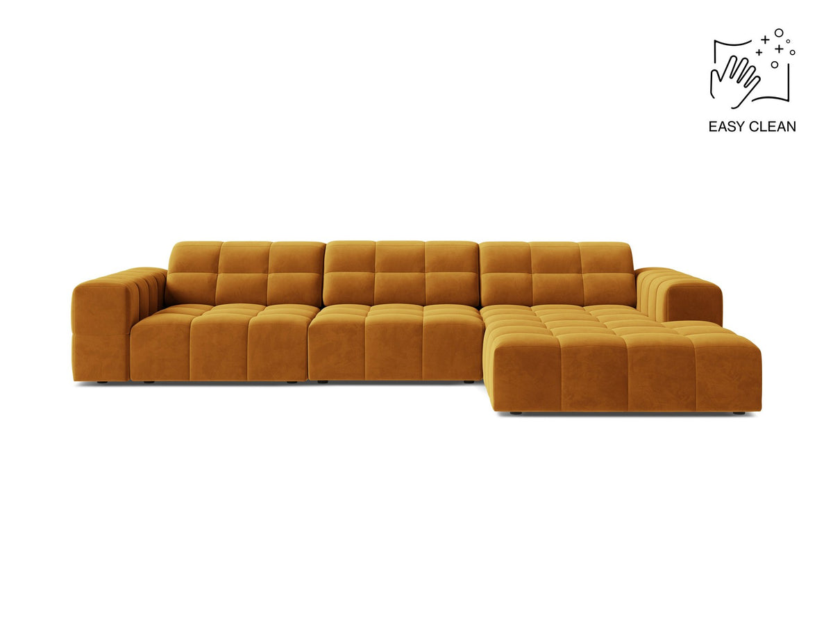 Ecksofa Jennifer von Micadoni in leichtem Beige, L-Form mit rechter Ausrichtung, Bluvel-Stoff und schwarzen Kunststoffbeinen.