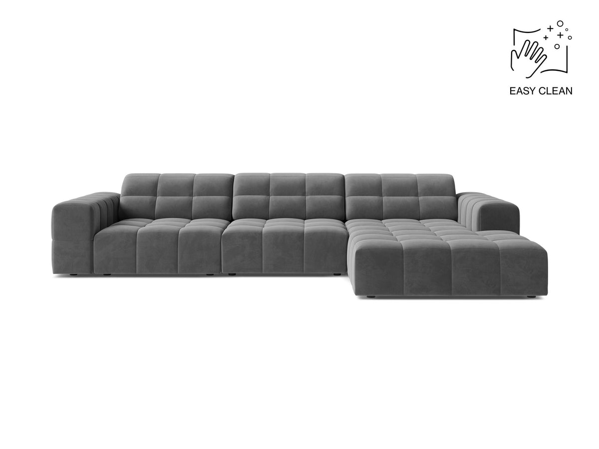 Ecksofa Jennifer von Micadoni in leichtem Beige, L-Form mit rechter Ausrichtung, Bluvel-Stoff und schwarzen Kunststoffbeinen.
