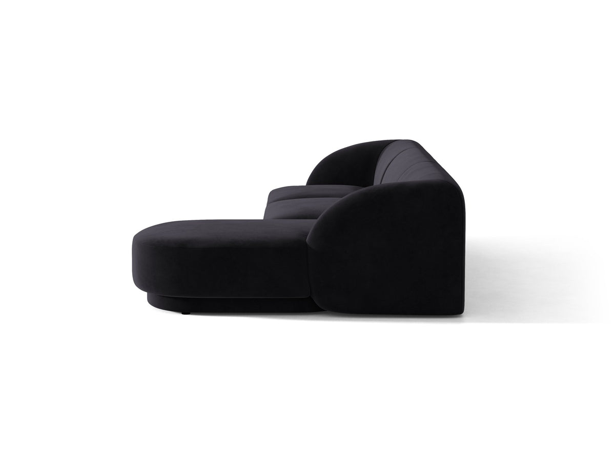Dunkelbeiges L-Sofa Miley von Micadoni mit Bluvel-Stoffbezug, schwarzen Kunststoffbeinen und modularer Bauweise, rechts ausgerichtet.