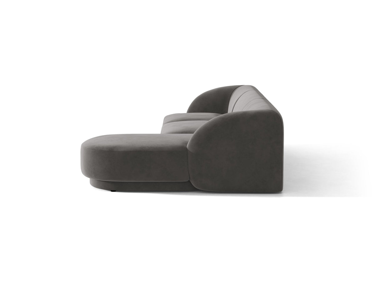 Dunkelbeiges L-Sofa Miley von Micadoni mit Bluvel-Stoffbezug, schwarzen Kunststoffbeinen und modularer Bauweise, rechts ausgerichtet.