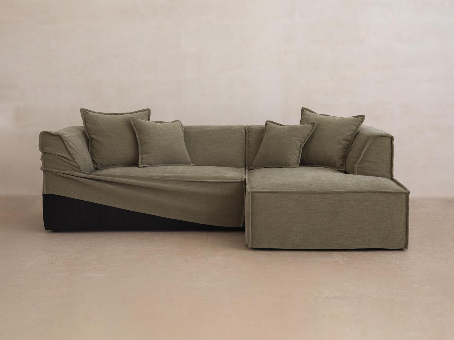 Milton Ecksofa rechts 4 Sitzer in Sand präsentiert im Onlineshop von KAQTU Design AG. Ecksofa rechts ist von Micadoni