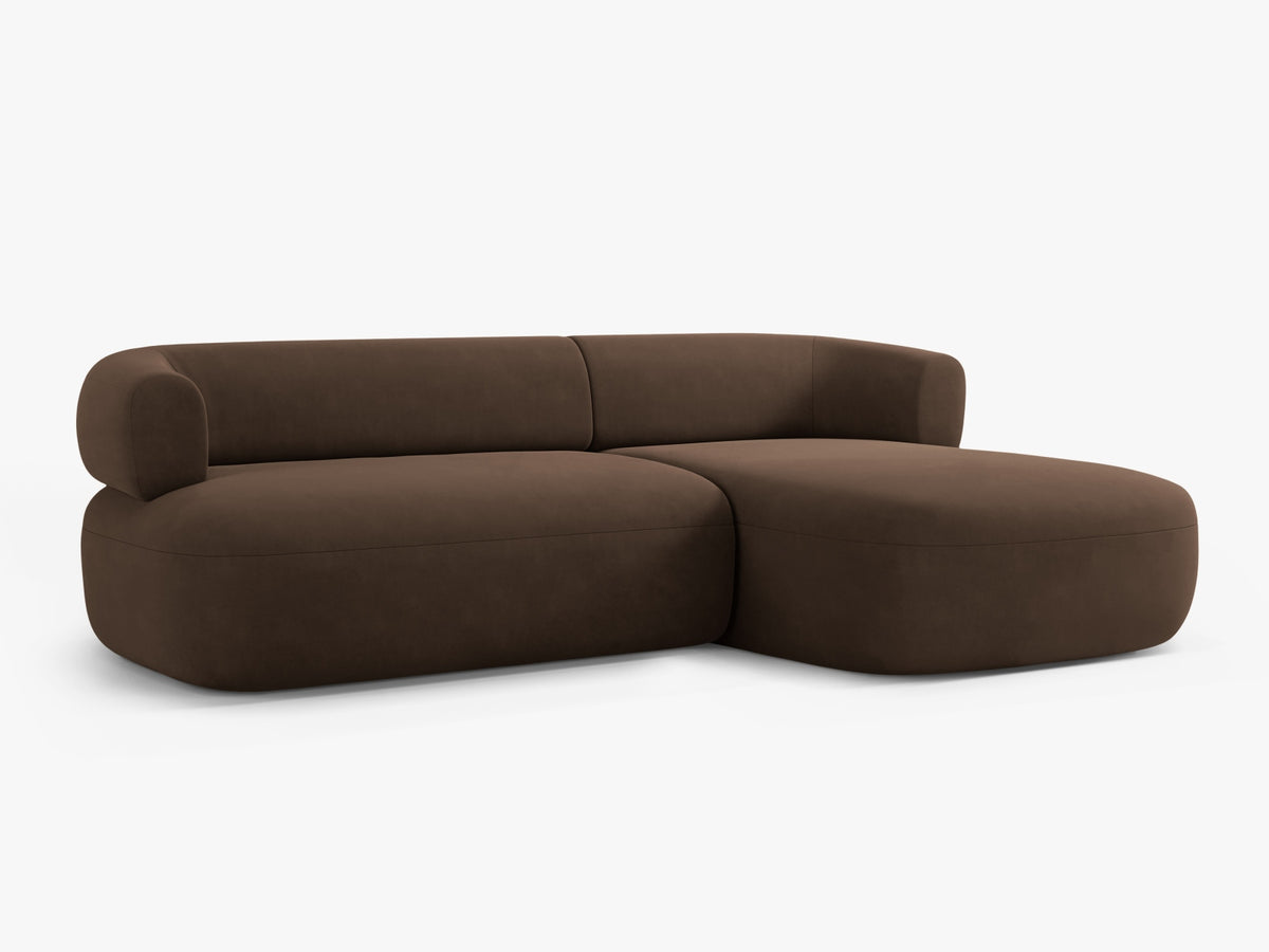 Jenny Velour Ecksofa rechts 5 Sitzer in Chocolate-Salvador präsentiert im Onlineshop von KAQTU Design AG. L-Sofa rechts ist von Micadoni