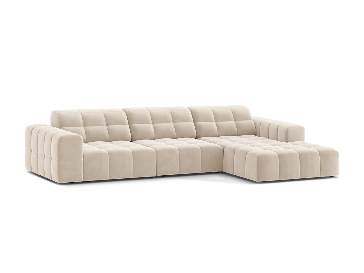 Ecksofa Jennifer von Micadoni in leichtem Beige, L-Form mit rechter Ausrichtung, Bluvel-Stoff und schwarzen Kunststoffbeinen.