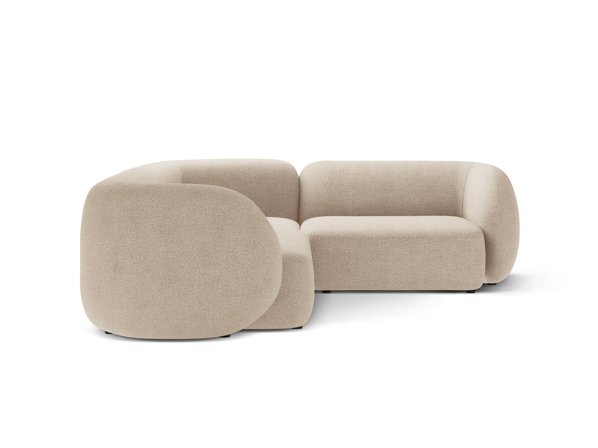 Weisses Ecksofa rechts von Micadoni aus der Kate-Serie mit strukturiertem Bouclé-Stoff, schwarzen Kunststoffbeinen und modularem Aufbau.