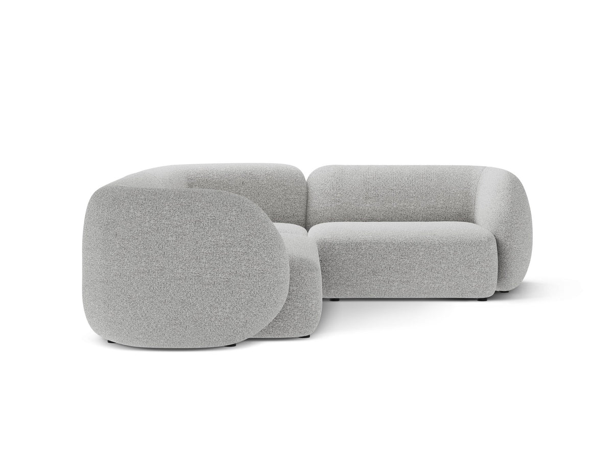 Weisses Ecksofa rechts von Micadoni aus der Kate-Serie mit strukturiertem Bouclé-Stoff, schwarzen Kunststoffbeinen und modularem Aufbau.