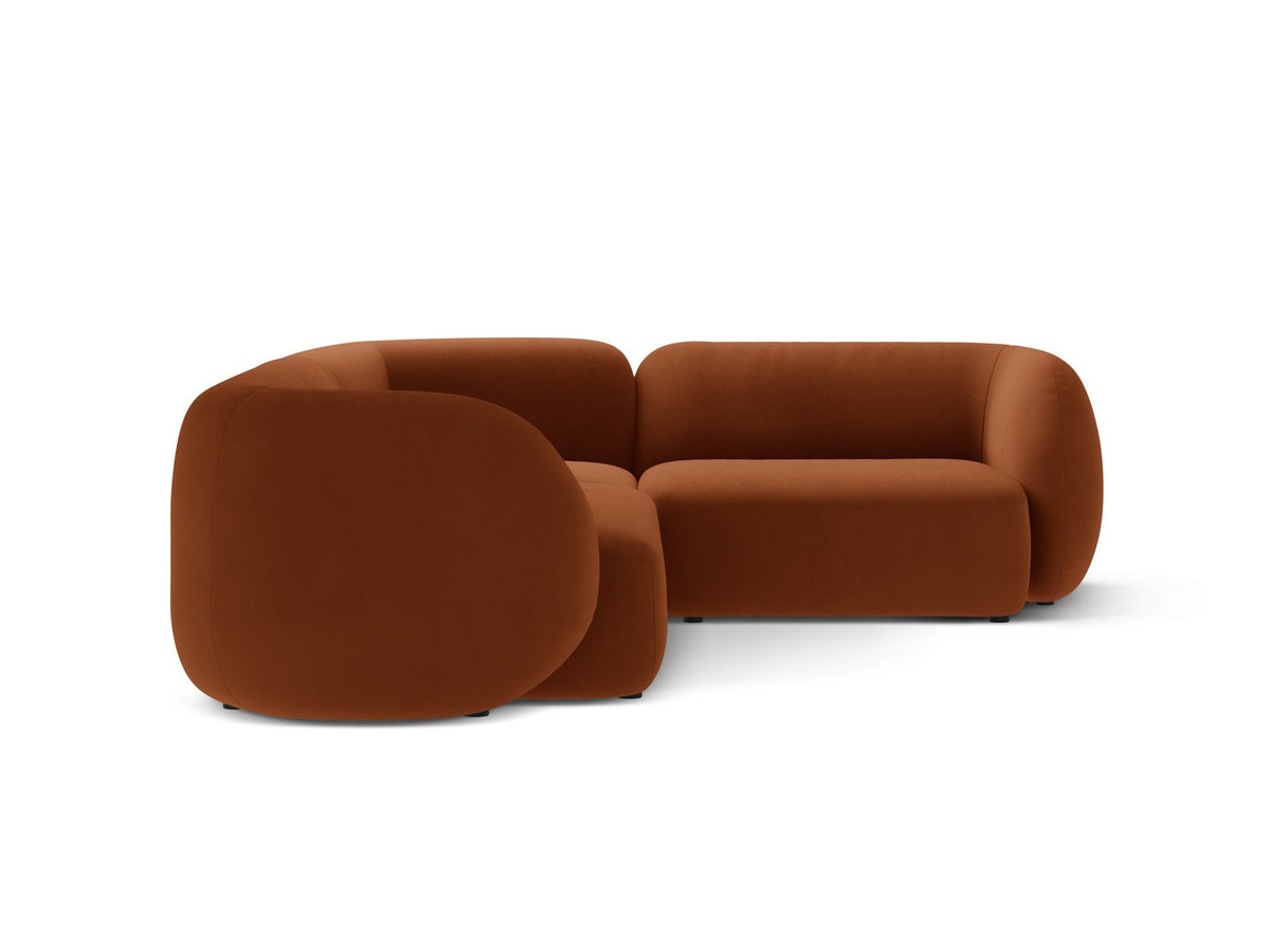 Weisses Ecksofa rechts von Micadoni aus der Kate-Serie mit strukturiertem Bouclé-Stoff, schwarzen Kunststoffbeinen und modularem Aufbau.