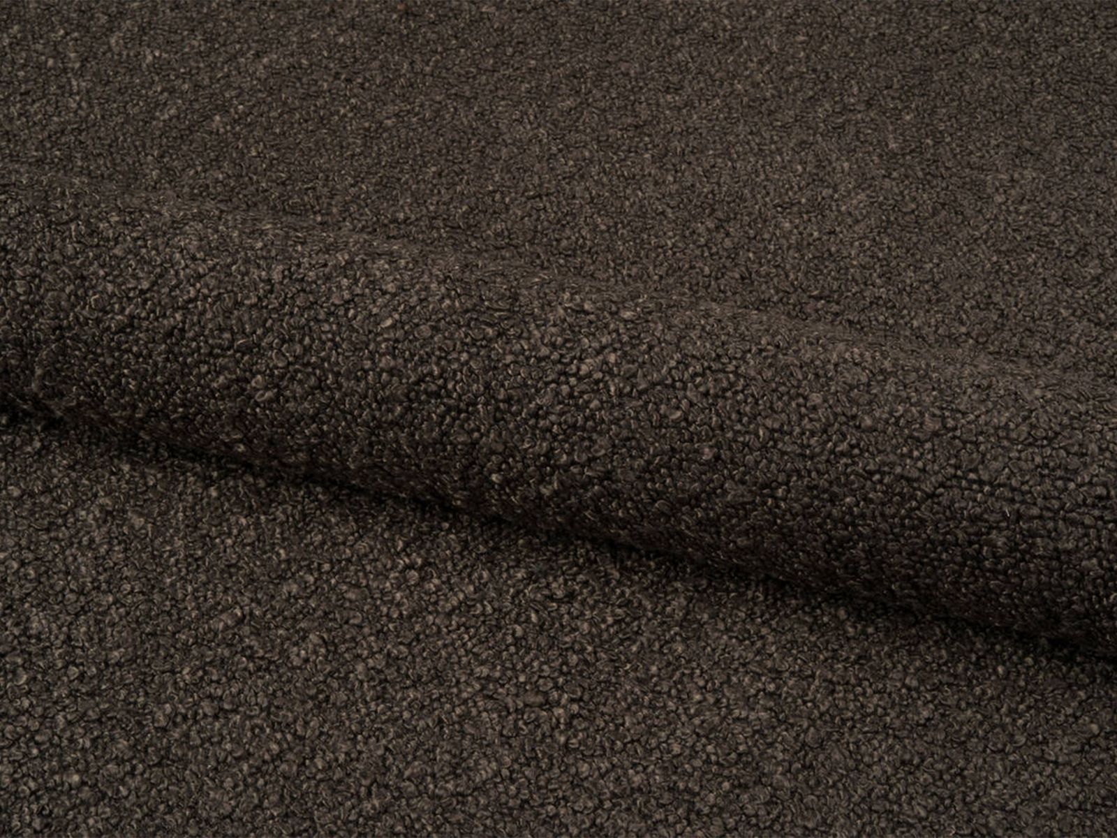 Elegantes, modulares Ecksofa Jodie Boucle in warmem Braun, 3-Sitzer, ideal für stilvolle Wohnräume und gemütliche Abende.