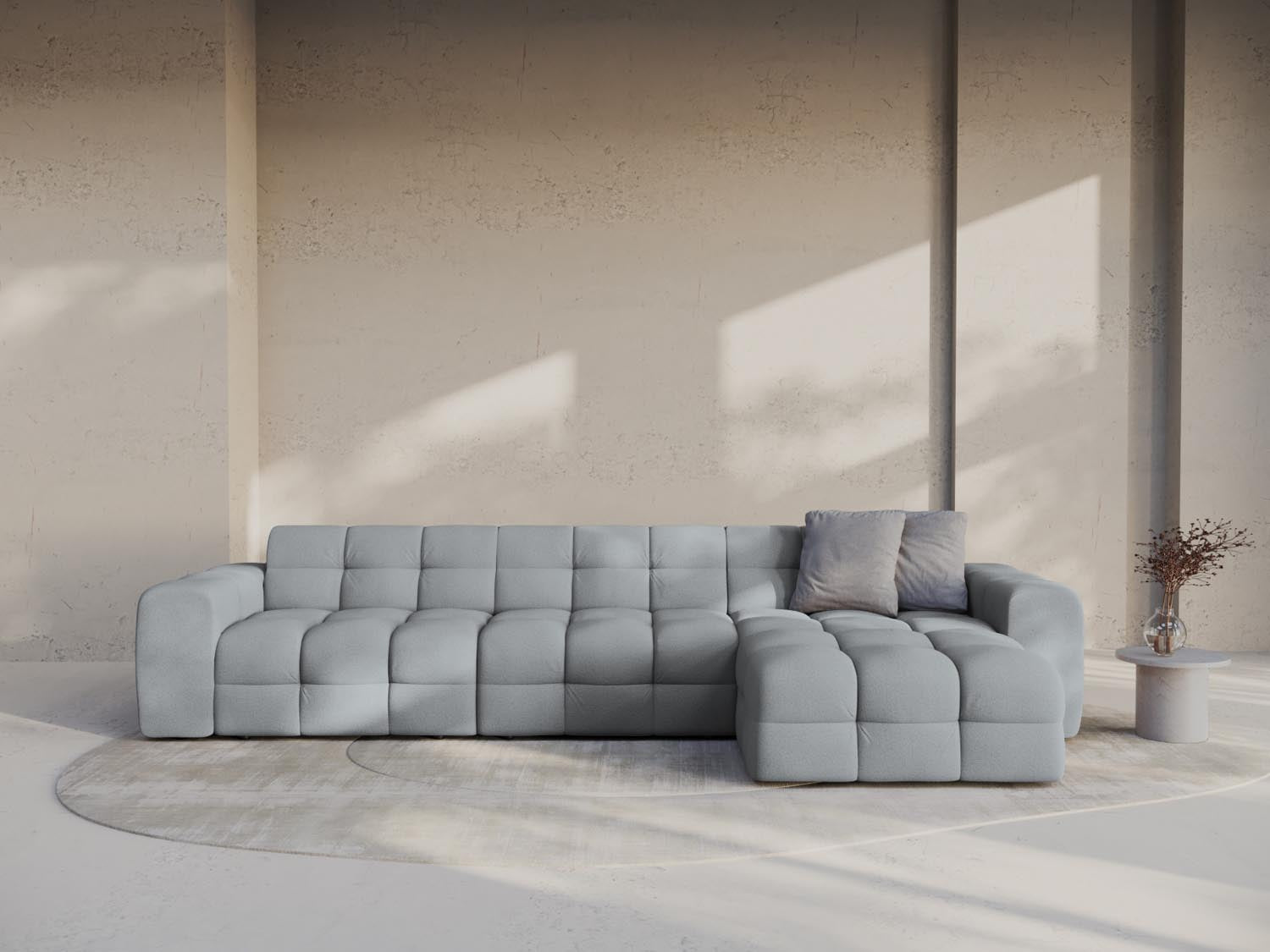 Elegantes Kendal Ecksofa rechts, 5-Sitzer in Platinum-Ottawa, ideal für stilvolle Wohnräume. Hochwertige Verarbeitung von Micadoni.