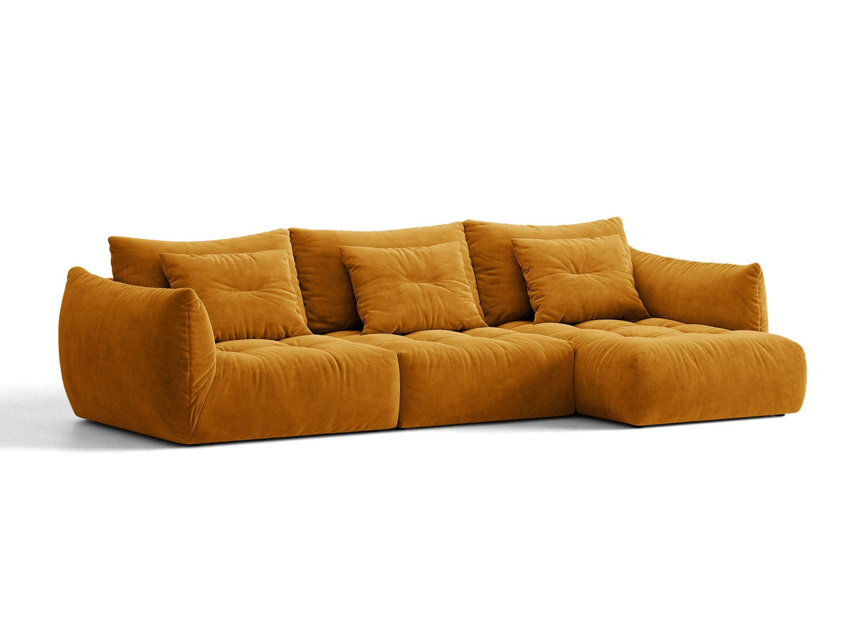 Beiges L-Sofa rechts Bloom von Micadoni mit Veloursstoff-Bezug Casino Pearl, schwarzen Kunststoffbeinen und sichtbarem Staufach unter der Sitzfläche.