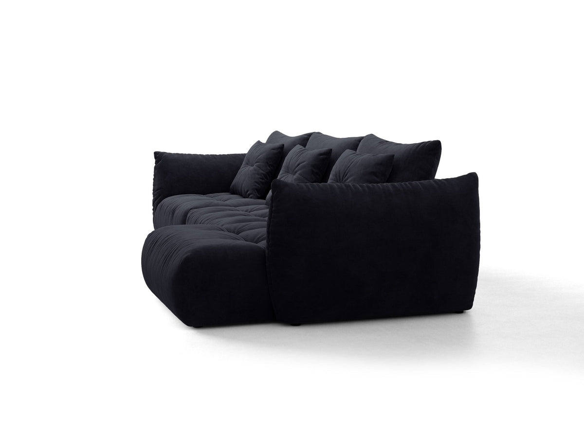 Beiges L-Sofa rechts Bloom von Micadoni mit Veloursstoff-Bezug Casino Pearl, schwarzen Kunststoffbeinen und sichtbarem Staufach unter der Sitzfläche.