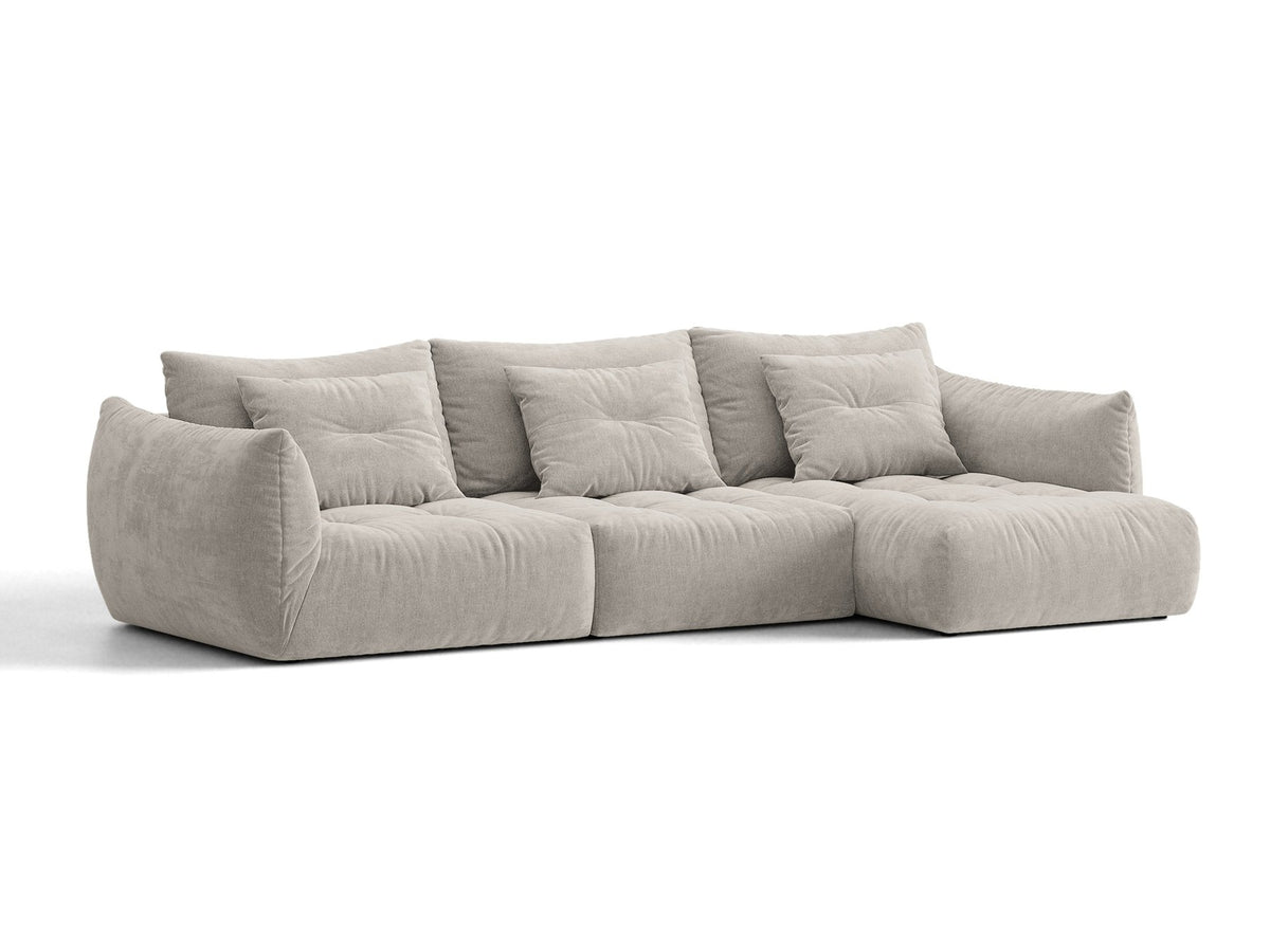 Beiges L-Sofa rechts Bloom von Micadoni mit Veloursstoff-Bezug Casino Pearl, schwarzen Kunststoffbeinen und sichtbarem Staufach unter der Sitzfläche.
