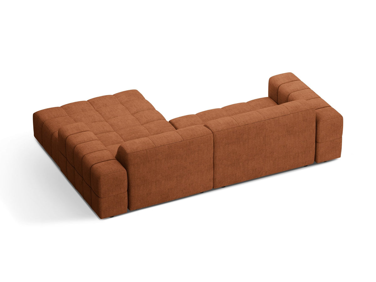 Jennifer Linkes Ecksofa von Micadoni in leichtem Beige, L-Form rechts, bezogen mit Chenille-Stoff Eden 2 Pearl, schwarze Kunststoffbeine.