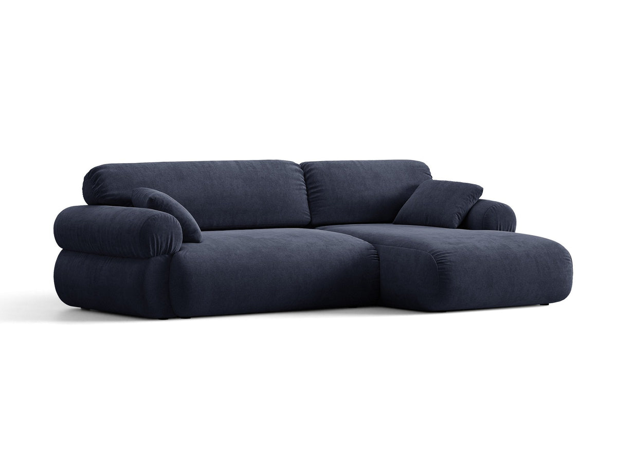 Beiges L-Sofa Ophelia von Micadoni mit Liberty-Stoffbezug, schwarzen Kunststoffbeinen und niedriger Rückenlehne, Ausrichtung rechts.